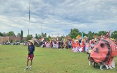 Ikan Raksasa Tarik Perhatian di Pawai Budaya MIN 1 Mesuji, Kreativitas Bapak Purnomo Tamrin Jadi Sorotan