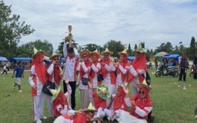 Tampilkan Kostum Makanan Sehat dan Topi Tumpeng Unik, MIN 1 Mesuji Sabet Juara 2 Pawai Budaya HUT RI ke-80